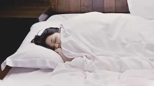 Tentang Bahaya Terpapar Cahaya Saat Tidur dan Tips Menghindarinya