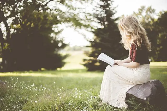 5 Aksi Sederhana Merayakan Hari Buku dengan Nuansa Alam Raya