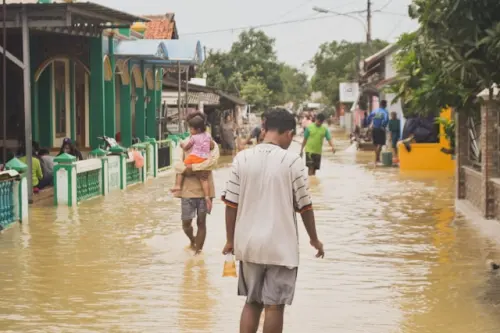 9 Caption Perihal Banjir  dari Tokoh Terkenal Dunia dan Maknanya!